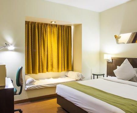 Sandhya Hotel Hyderabad Esterno foto